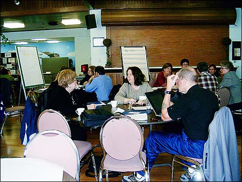 photo of Ann Marie Downie (LNS), Kendra Hall and James Turner discussing project